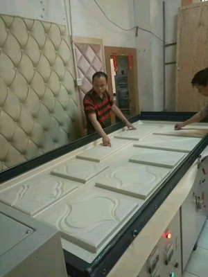 软包背景墙全套设备 木门移门专用成套设备木门覆膜机 软包装加工设备图片_高清图_细节图-济南市历城区金海岳数控设备厂